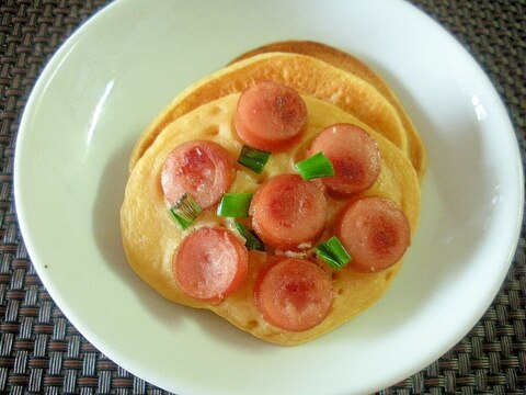 ウインナーとねぎ入り大豆粉パンケーキ♪